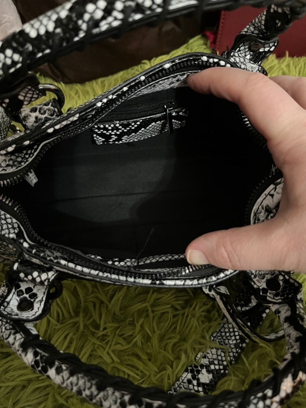 Black & White Snake Print Satchel with Matching Strap and Press-on Nail Bundle - Picture 5 of 13